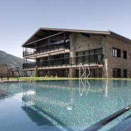 Suitehouse, Premium Apartments, Pools & Spa in Dolomites - by Familiaris, хотел в Валдаора
