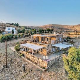 The Traditional Stone Villa: Koundouros şehrinde bir otel