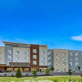 TownePlace Suites by Marriott Youngstown North, מלון בGirard