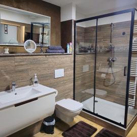 Schöne Wohnung in ruhiger Lage im Industriegebiet, Hotel in Velbert