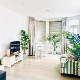Sleeps 4, Close to Windsor Castle, Eton, Legoland & Ascot, hotel Windsorban