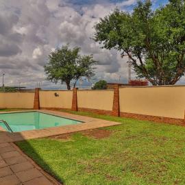Stylish 2 bed apartment in Carlswald, Midrand