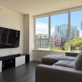 Modern Bright 3BR Family Condo Near Lansdowne & YVR, ξενοδοχείο σε Ρίτσμοντ