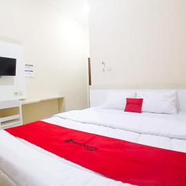 RedDoorz at Homestay Syariah Attin Tugu Jogja, hotel in Ngabean