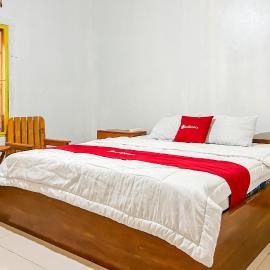 RedDoorz at Villa Camry Ujung Genteng, hotell i Ujunggenteng