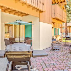 Walk to Downtown Family-Friendly Condo Dogs OK, hotel in Leavenworth