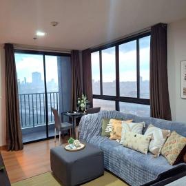 Cozy 1 BR 40 Sqm Corner, 3 mins to BTS Wutthakat, Hotel in Thon Buri