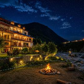 Sneha Riverside Cottage, Tirthan Valley - Best selling cottage in Jibhi 2025-26, hotel a Jibhi