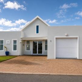 Die Koraalbos, hotel in Stilbaai-Oos