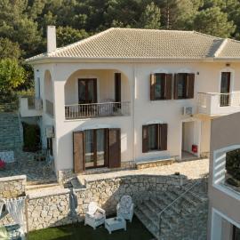 Alex port view apartments, hotel in Syvota