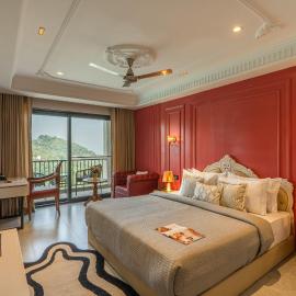 Perfectstayz Luxe mall road - Free Parking, hotel in Mussoorie