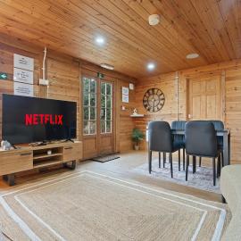 Harvington Manor 6 Bedrooms, Hot Tub Spa