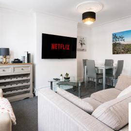 Contactor Stay, Reading Town Centre 4 Bed House, Large House with 2 bath