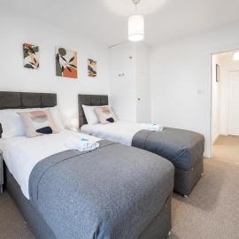 Wigan Central Apartment, Business, Leisure & Long Stays, Sleeps 3, Fast WIFI