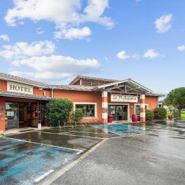 Hôtel Restaurant AKENA La Brède, hótel í La Brede