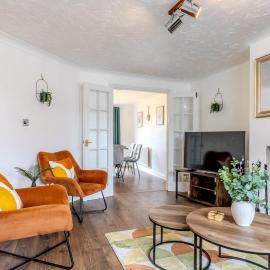 Prime 4-Bed Spacious WiFi & Home Parking