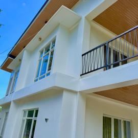 Central 1 Suites, hotel en Mambajao