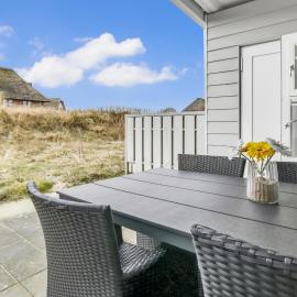 Lejlighed I Stueetagen Med Gratis Internet Sj3105, hotel in Henne Strand