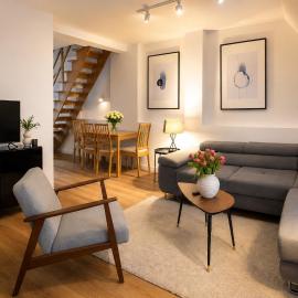 Apartament 75m DWUPOZIOMOWY z darmowym PARKINGIEM w centrum Kłodzka 8, hôtel à Kłodzko