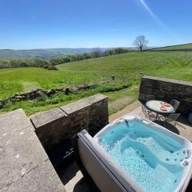 The Barn Peaceful Stay with Far-Reaching Views, hotel u gradu 'Eyam'