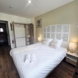 Chambre premium PLUME - jardin - 2p, hotel Sainte-Geneviève-des-Bois-ban
