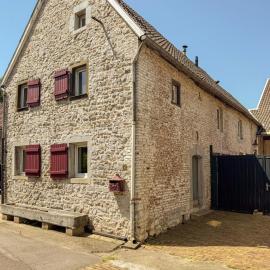 6B Authentic stone house near Maastricht、Dalhemのホテル