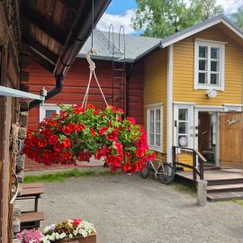 LAURI Historical Log House Manor, hotel in Rovaniemi