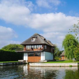 Ferry View on the main river Bure in beautiful Horning Village on the Norfolk Broads