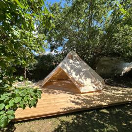 Gemütliche Blockhütte in Wiennähe, hotel in Zöfing