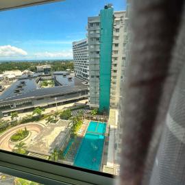 Cozy Oasis King Bed Spacious Stay- Bacolod, hotel em Bacolod