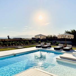 Noema Luxury Villas - Private Pool & Sea View, hotel in Kastraki