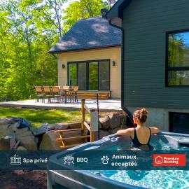 Chalet Boréale with Private Spa & Billiards, Golf & Carling Lake