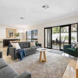 Home Away Henley - Modern Beachside Hideaway