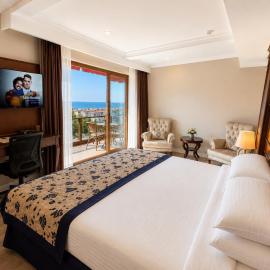 GLK PREMIER The Home Suites & Spa