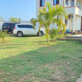 BEAUTIFUL PRIVATE LUXURY VILLA WITH SWIMMING POOL,WIFI and GARDEN, hotel in Mtwapa