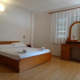 Apartmani luksuz, хотел в Търпан