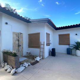 Palm Beach Vacay Suites - Garden Suite - Poolside