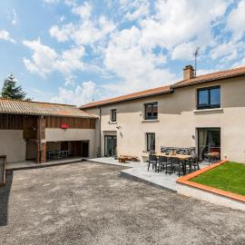 Maison de campagne tout confort - milieu rural, hotel in Saint-Just-Saint-Rambert