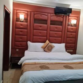 Grand East Hotel, hotel i Awka