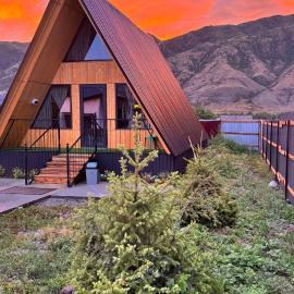 Kolsay A-Frame Yessen, hotel in Saty