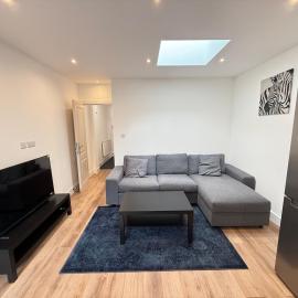 Modern 2BR Flat, Garden, Free Parking, Close to Wembley, Private Garden, hotell sihtkohas Northolt