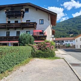 Pension Post - Sistrans, hotel in Innsbruck