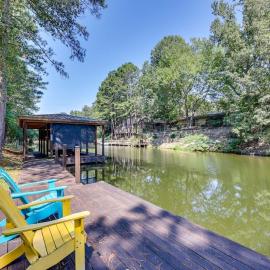 Lake Hamilton Retreat w Private Dock and Deck
