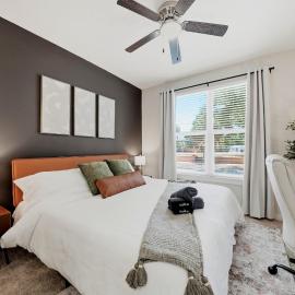 Stylish 2 King Suites, Pool, Gym, and Yoga