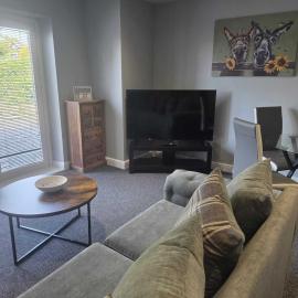 Apartment 6, Modern 2 Bedroom Apartment