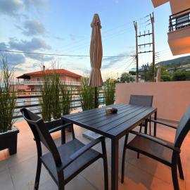 Royal Vinea Suites, hotel en Eleftheres