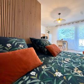 Studio Cosy rénové proche Annecy avec terrasse et parking privé sécurisé gratuit, hotel di Poisy