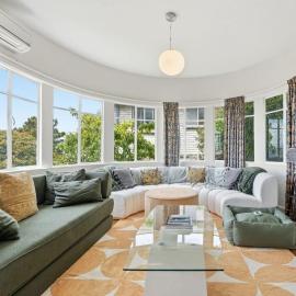 Retro Haven with River Views, Hotel in Taroona