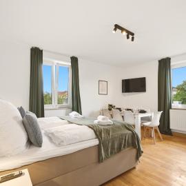 LudwigsCozyEscape - Großzügiges Design Familien-Apartment mit 3 Schlafzimmern am Residenzschloss, 7 Gäste, SmartTV in jedem Zimmer, Highspeed WLAN, Workspace, 24h Self Check-in, Parkplatz in 2 Min Gehweite, hotel in Ludwigsburg