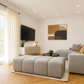 Luma Luxury Apartment - 5 min Walk to the Beach, hotel in Sutomišćica